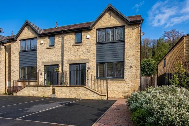 3-bed house on 17 Vale Court, Mill Fold Way, Ripponden, £355,000