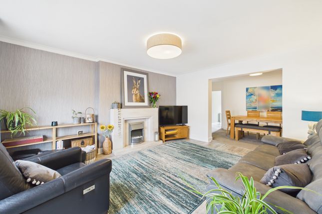 140 The Oval, Glenboig, Coatbridge photo 2
