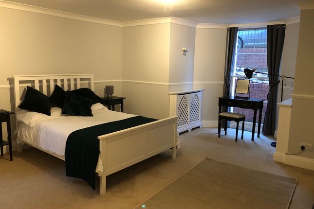 Flat to rent in Alma Rd, Clifton, Bristol