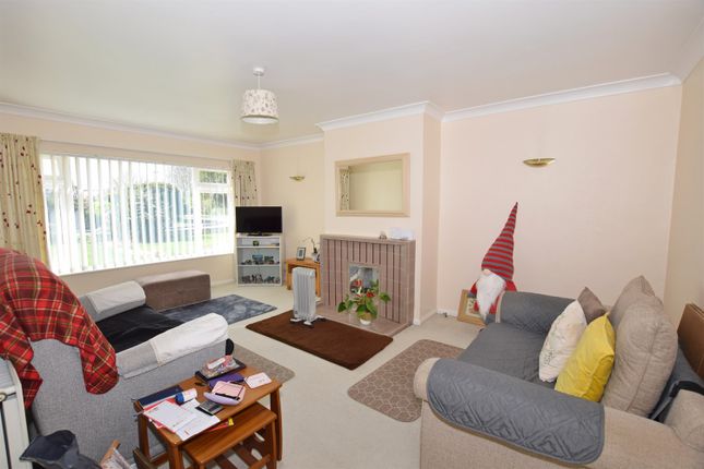 Bungalow to rent in 35 Lindsey Court, Bognor Regis, West Sussex