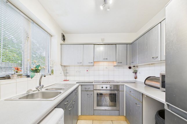 2-bed flat on 20, Sparks Close, Dagenham, £275,000