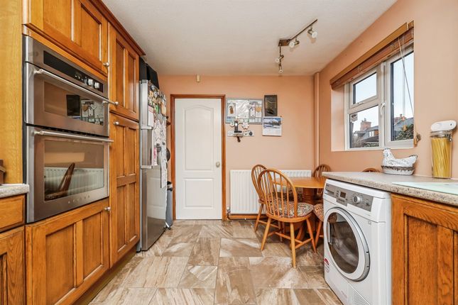 5, Simonfields Close, Ilkeston photo 5