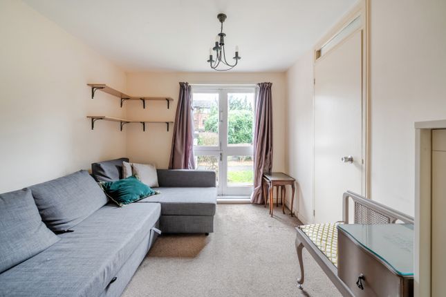 56, Mayfield Road, London photo 2