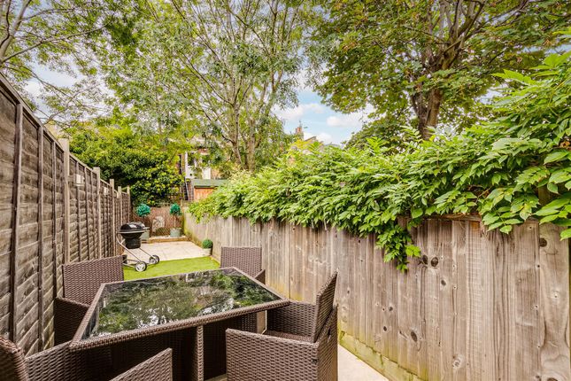 5A, Strathville Road, London photo 2