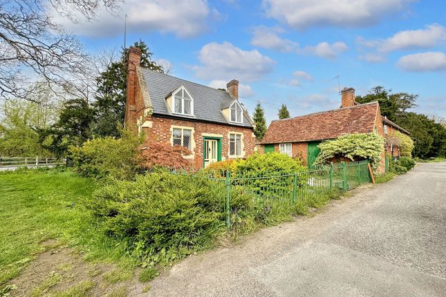 Cottage for sale in Pembroke Lane, Milton
