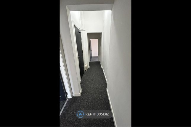Flat, Dickenson Road, Manchester photo 2