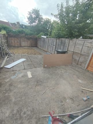 Greyhound Terrace, London photo 3