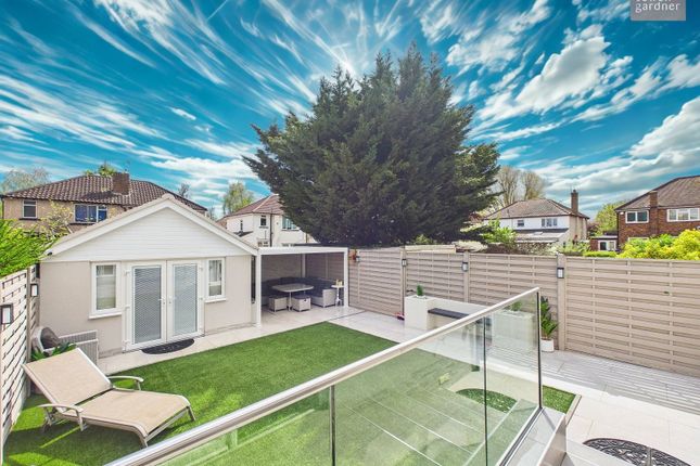 6, Westlea Avenue, Watford photo 4