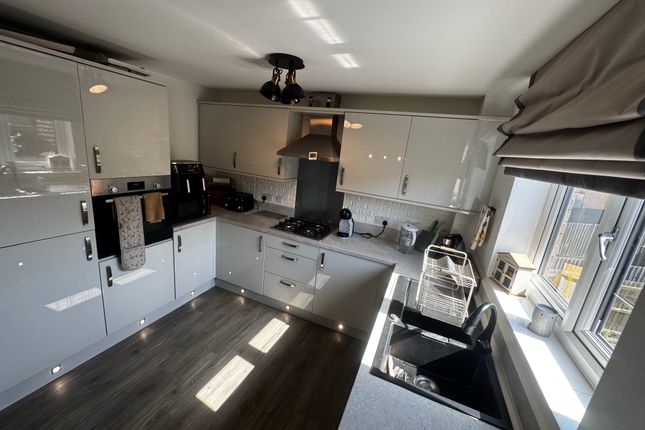106, Kestrel Road, CORBY photo 2