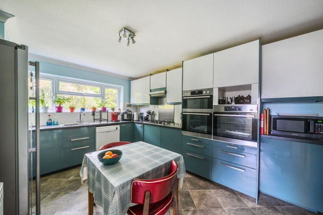 16, St Ives Wood, Ringwood photo 3