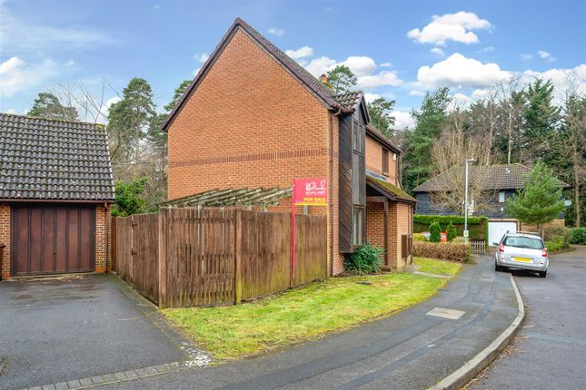 Detached house for sale in Wentworth Close, Crowthorne, Berkshire