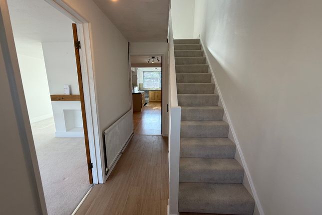 36, Willow Way, Aldershot photo 4
