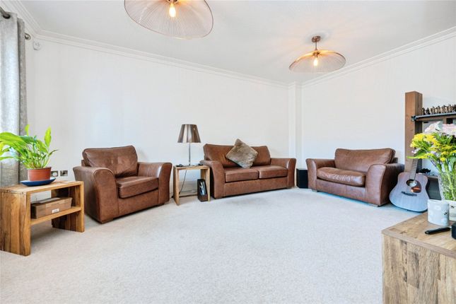 8, Meadow Brook, Milton Keynes photo 2