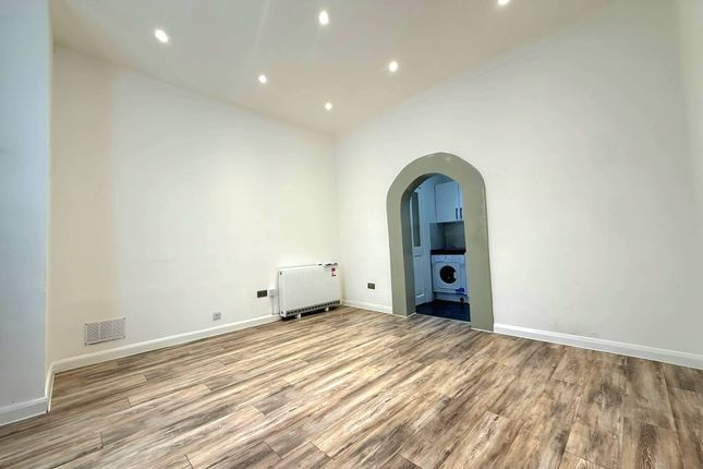 82, Station Road, Harrow photo 2
