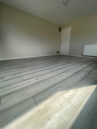 Flat 18 Moore Park House, Wilson Street, Southgate photo 4