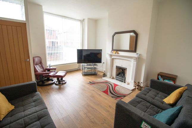 22, Alexandra Road, Manchester photo 2