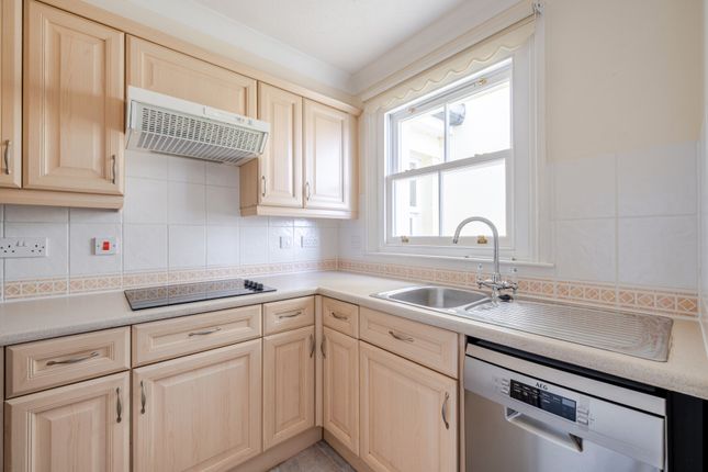 Flat 24, Jubilee Court,, Commercial Street, Gloucestershire photo 4