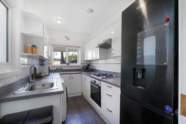 30, Oakwood Avenue, Mitcham photo 4