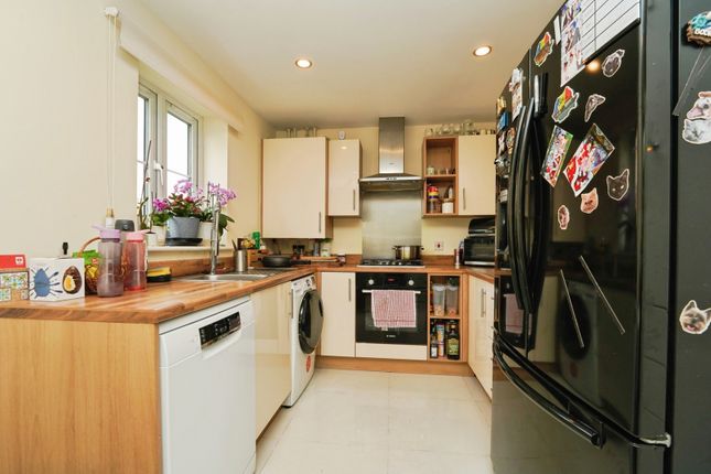 11, Hyacinth Close, Worcestershire photo 2