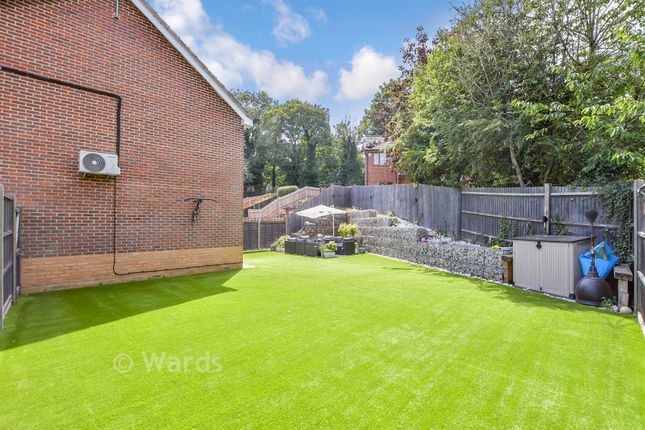 12, Pine Place & Land, Maidstone photo 2