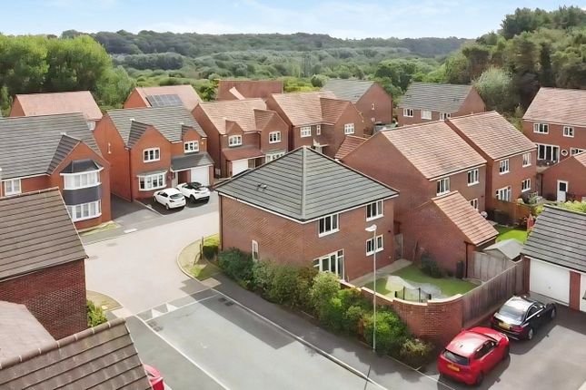 2, Falling Sands Close, Kidderminster photo 2
