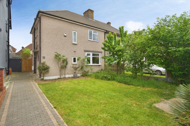32, Greenway, Dagenham photo 2