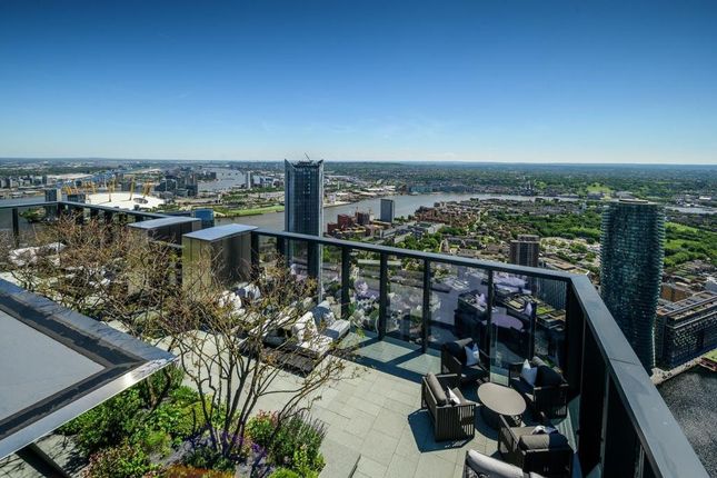 Flat for sale in Harcourt Gardens, South Quay Plaza, London, Greater London
