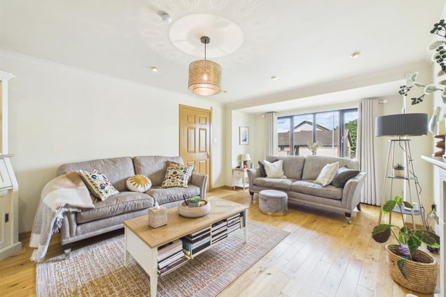 23, Castleview Avenue, Paisley photo 3