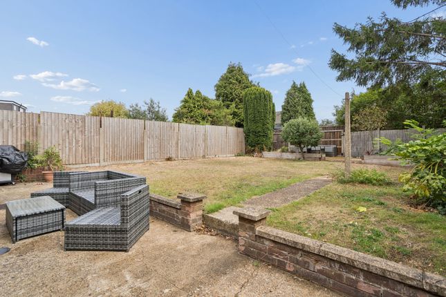 15 Meriden Way, Watford photo 4