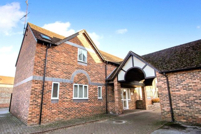 Flat for sale in Cherry Grove, Hungerford, Berkshire