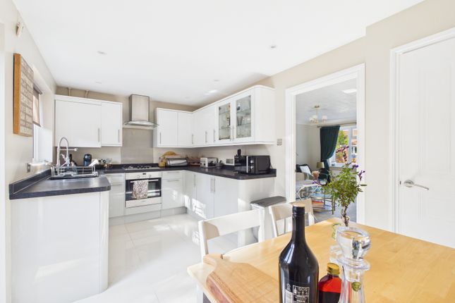 10 Collingworth Rise, Park Gate, Southampton photo 3