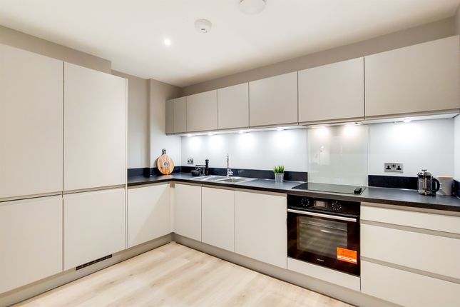 Flat for sale in Vauxhall Street, London