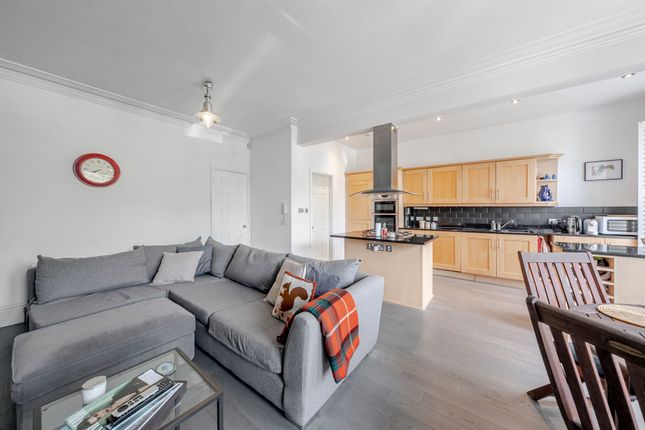 Flat 3, 22 Harlow Moor Drive, Harrogate photo 4