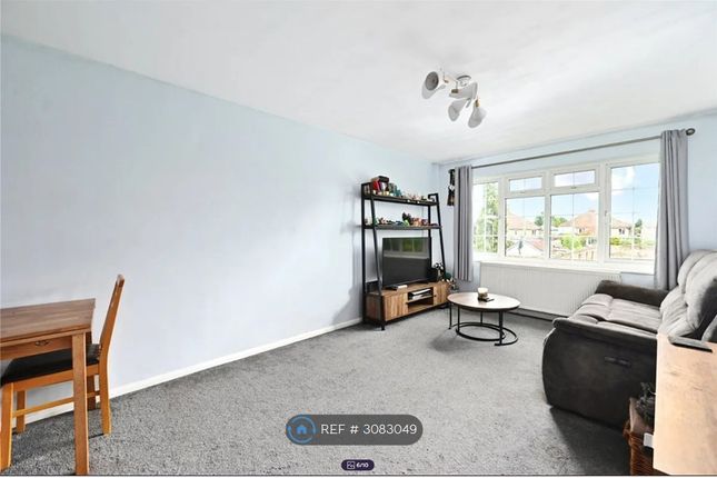 Chertsey Road, Ashford photo 5