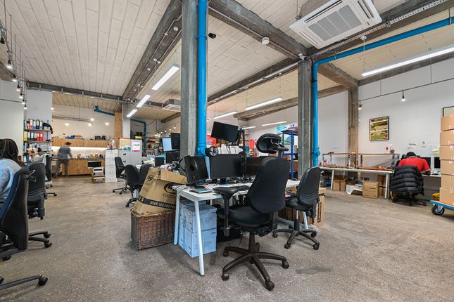Office to let in Dunn Street, London