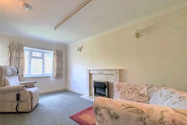 108, Barclay Court, Cirencester photo 2