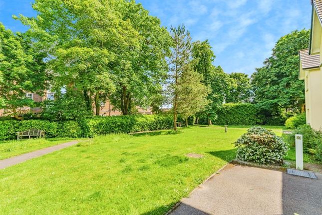 Thumbnail Property for sale in Wavertree Court, Horley