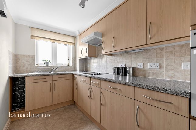 Flat 33, Calverley Court, 370-374, Kingston Road, Epsom photo 4