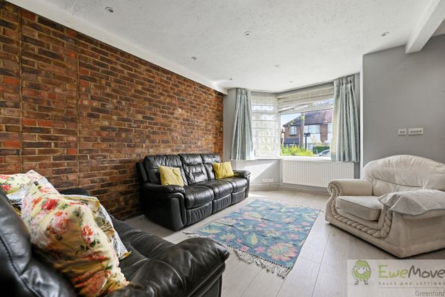 21, Methuen Road, Edgware photo 2