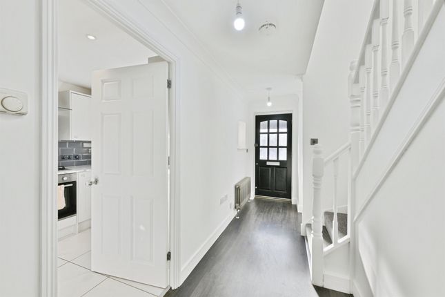 1, Auber Close, Hoddesdon photo 3