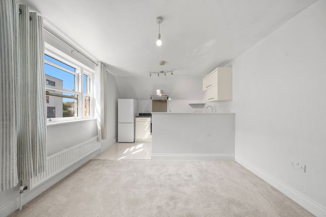 Flat 7, Churchill House,, Crouch Oak Lane, Surrey photo 4