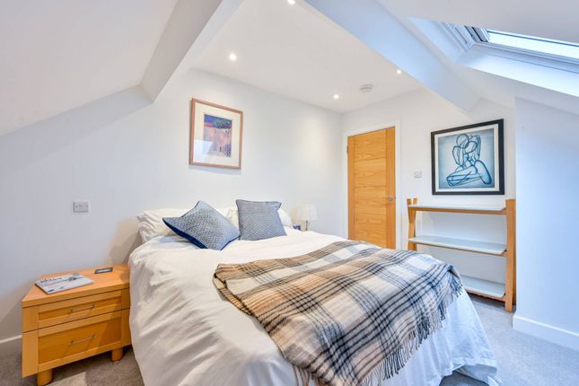 Thumbnail Flat for sale in Grove Road, Guildford