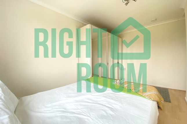 Room to rent in Room 4, Stebondale Street, Island Gardens