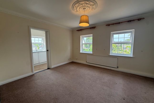 Flat 12, Romsey photo 3