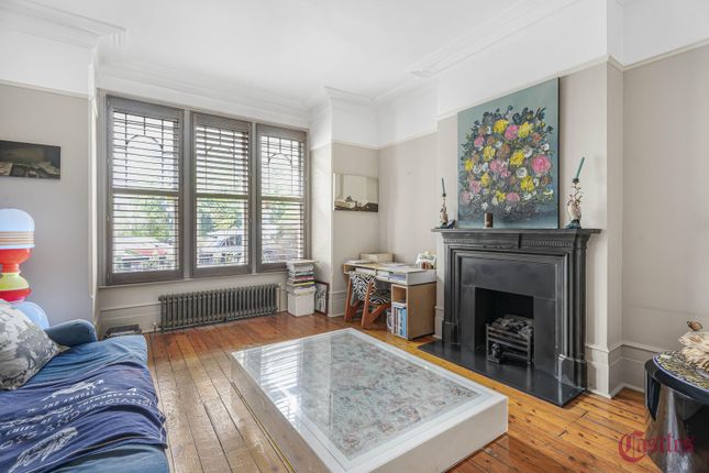 48, Whitehall Park, London photo 2