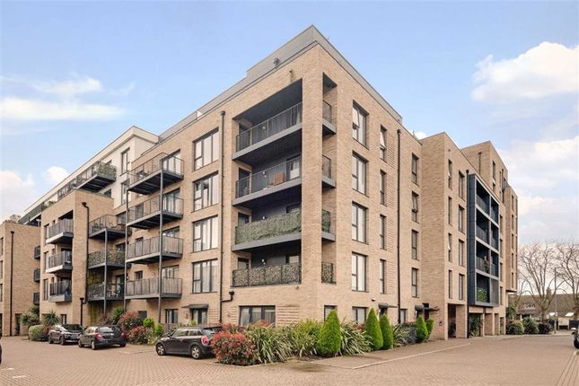 Thumbnail Flat for sale in Woodley Crescent, London