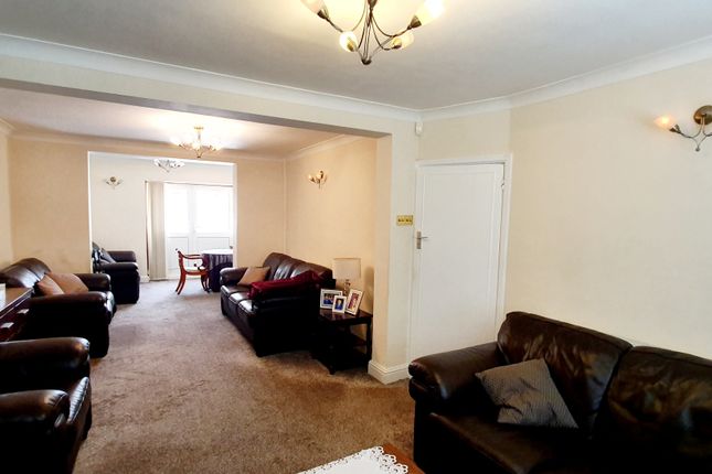 56, Burnham Gardens, Hounslow photo 5