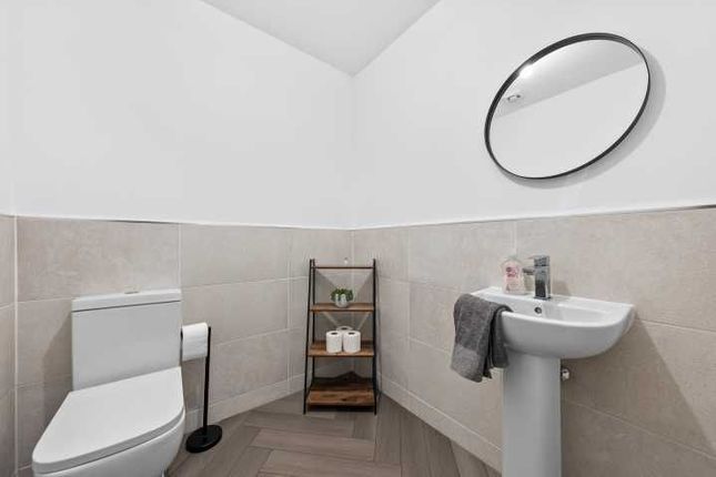 52 Loch Grove, Glasgow photo 3