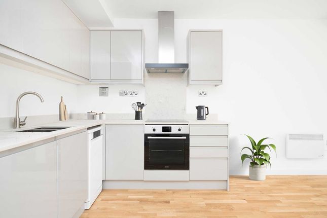 Flat for sale in Cambridge Heath Road, London