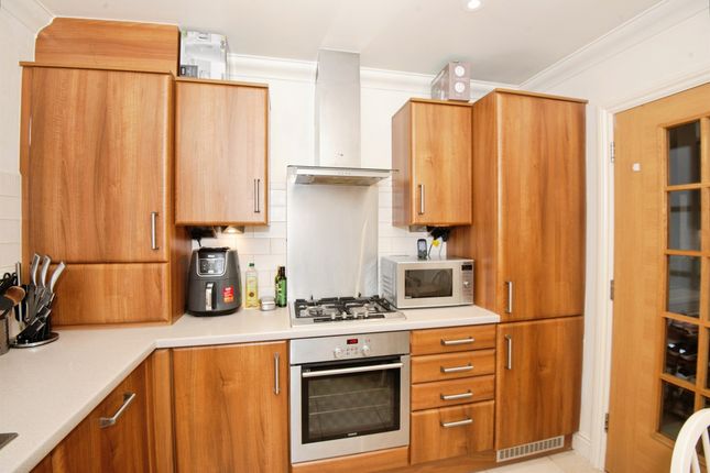 4, Templeside Gardens, High Wycombe photo 4